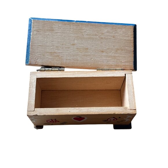 Dollhouse Miniature Vintage Wood Painted Chest Trunk Toy Chest 1:12 Scale - Picture 4 of 8